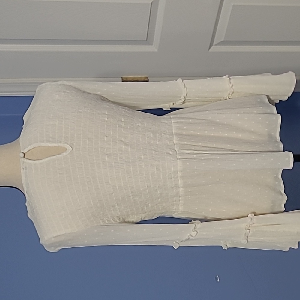 American Eagle White Medium Bell Sleeve Swiss Dot Blouse with Key Hole Back - Picture 6 of 6